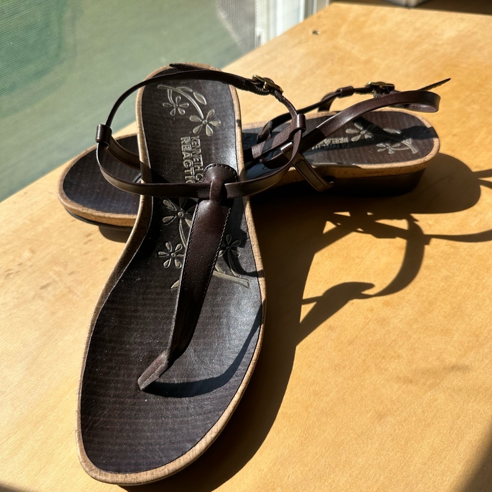 Kenneth Cole Reaction Women’s Brown T-Strap Sandals